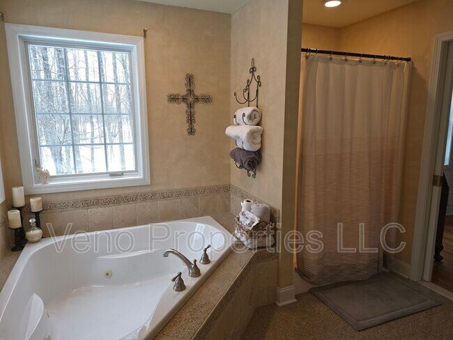 Building Photo - 1023 Packer Rd