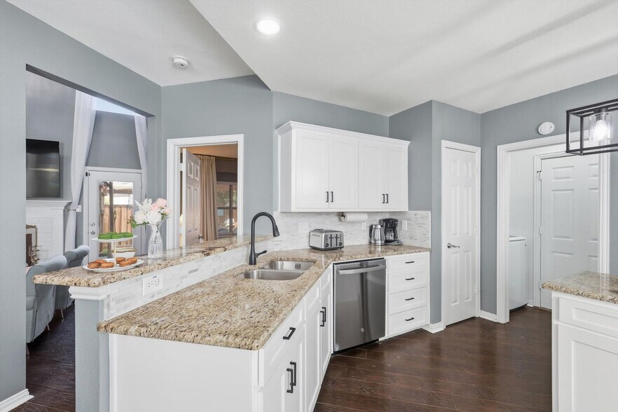 Building Photo - 537 Purdue Dr