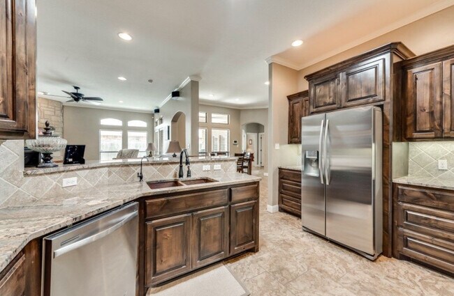 Building Photo - 5505 San Clemente Dr