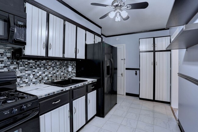 Building Photo - 3 Bedroom 2 Full Bath Row Home Minutes from Morgan State