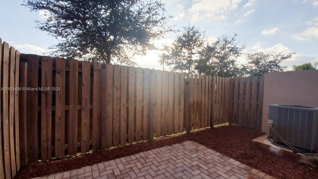Building Photo - 265 Las Brisas Cir