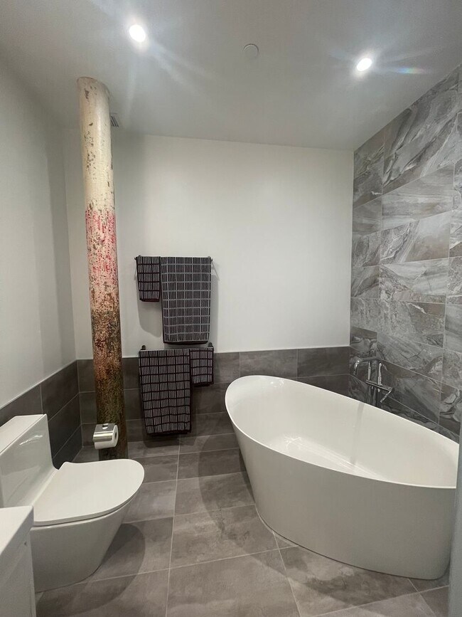 Building Photo - Historic Charm, Modern Luxury,  2 bedroom ...