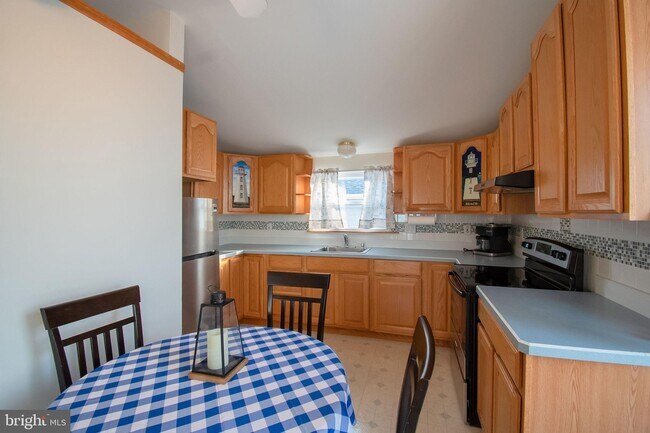 Building Photo - 100 Sheridan Square