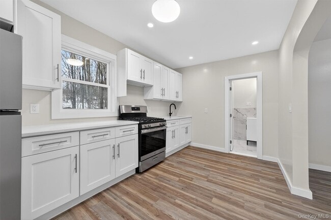 Building Photo - 303 Main St