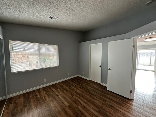Building Photo - 11828 Bayless St