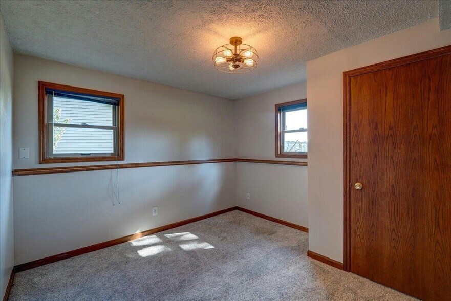 Building Photo - 390 Columbus Ct