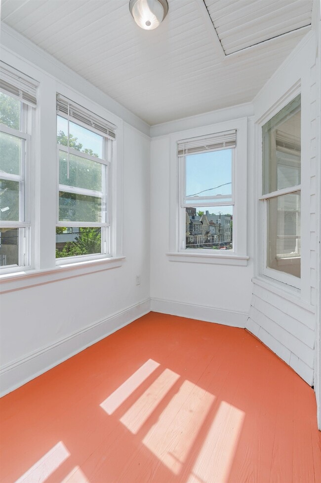 Building Photo - 27 Romaine Ave