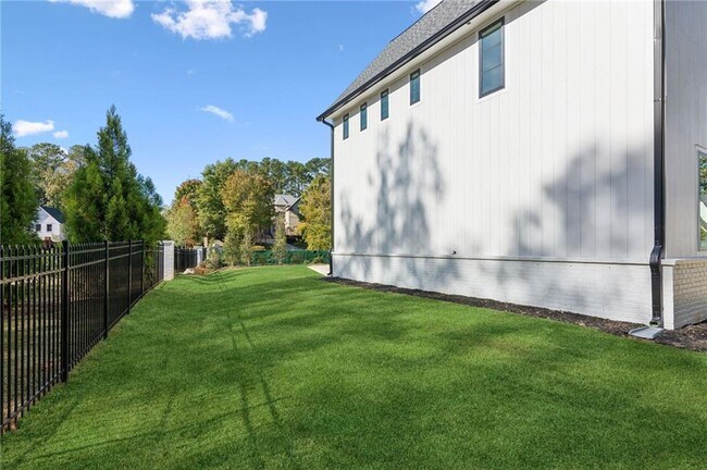 Building Photo - 115 Thome Dr