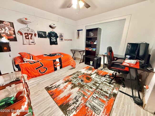 Building Photo - 1046 W Samms Ave