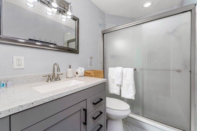 Building Photo - 6660 Date Palm Ave S