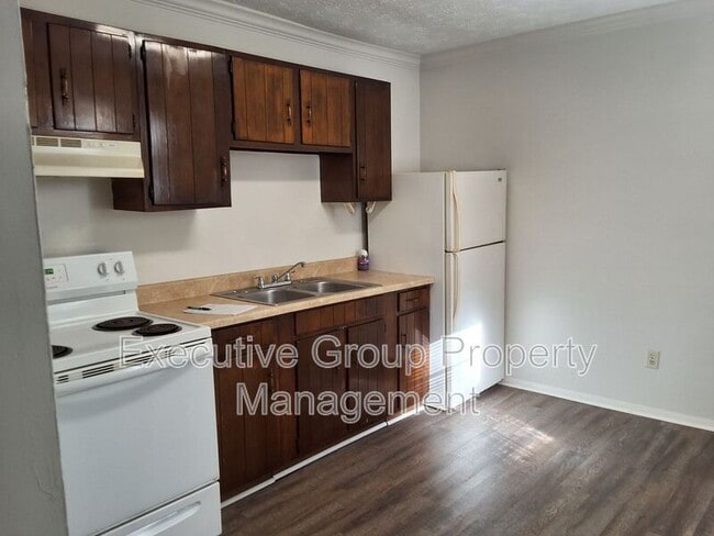 Building Photo - 1090 Evelyn Dr