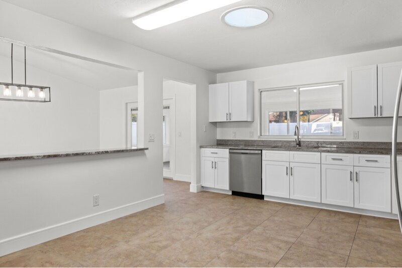 Building Photo - 807 Scrub Oak St