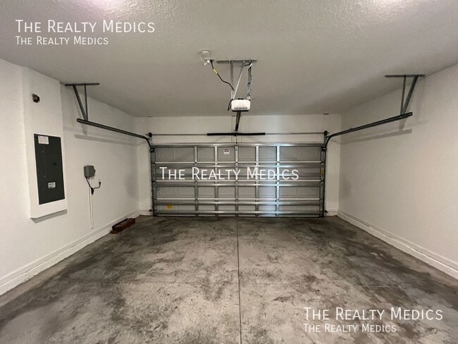 Building Photo - 9301 SW 58th Cir