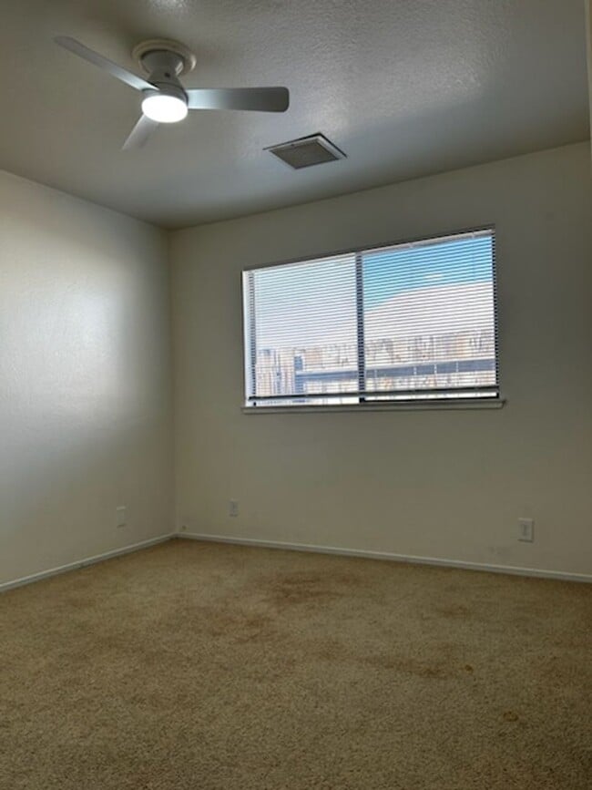 Building Photo - PLEASE CONTACT VAUGHN REALTY TO SET UP AN APPOINTMENT (760)446-6561