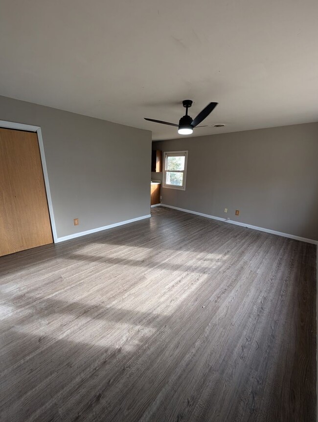 Building Photo - 7 Garnet Ct