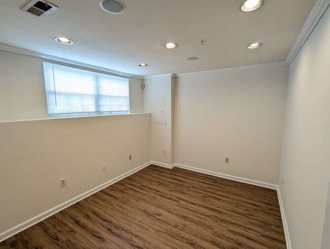 Building Photo - Renovated Townhouse in Frederick ready for...