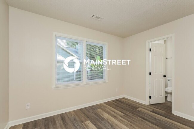 Building Photo - 4 Bedroom Pet-Friendly Home in GREENSBORO,...