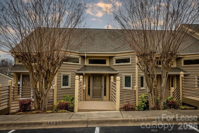 Building Photo - 14623 Waterside Dr