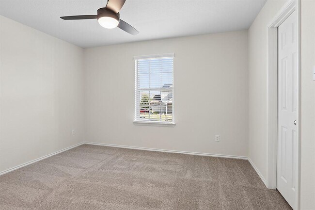 Building Photo - 709 Hummingbird Ln