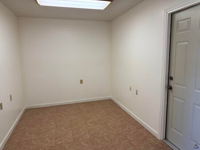 Building Photo - 408 Sunshine Way