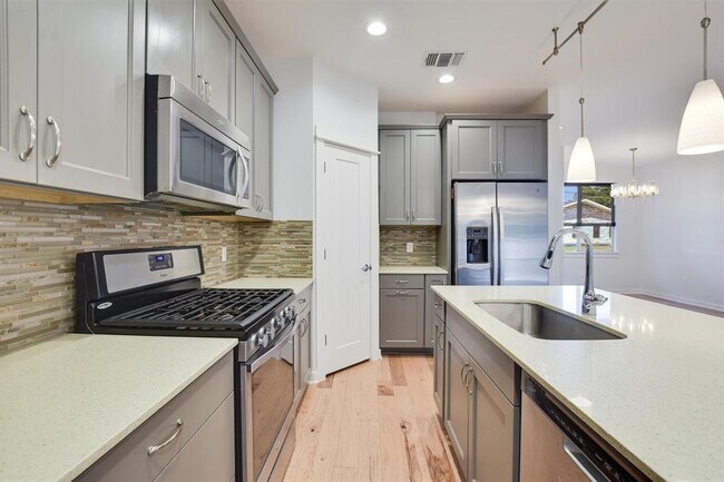 Building Photo - 1305 Casey St