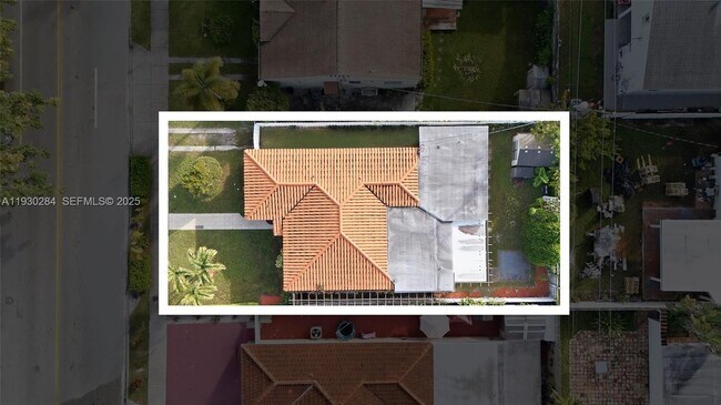 Building Photo - 2120 SW 16th St