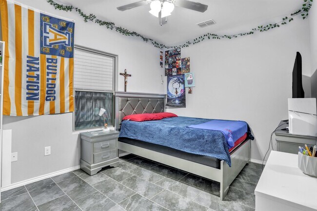 Building Photo - 8725 Owlcreek Pass Ct