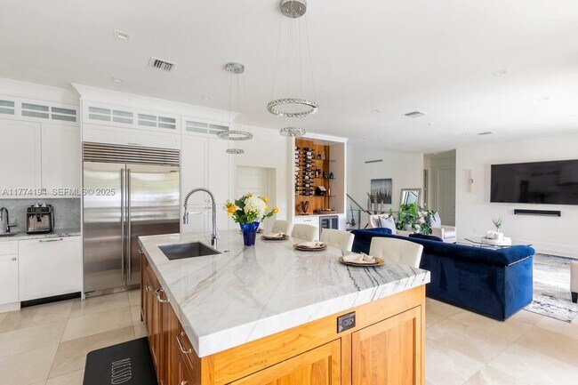 Building Photo - 2809 NE 14th Ave