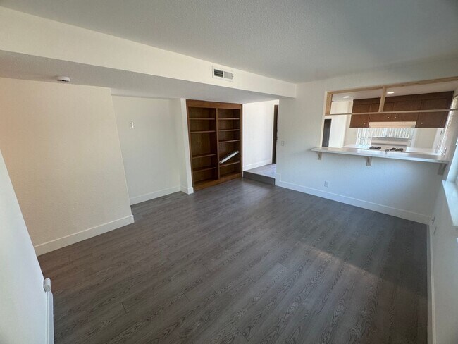 Building Photo - 2340 Villanova Cir