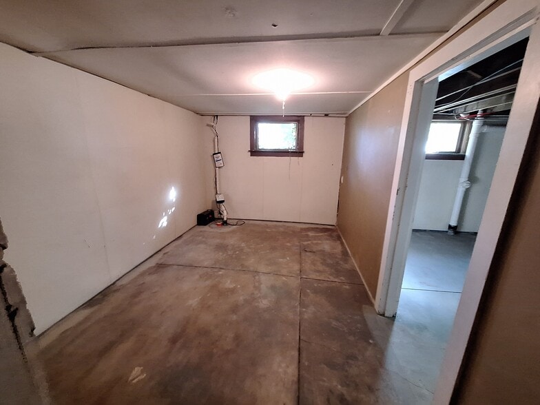 Basement room - 2908 Wurtele Ave