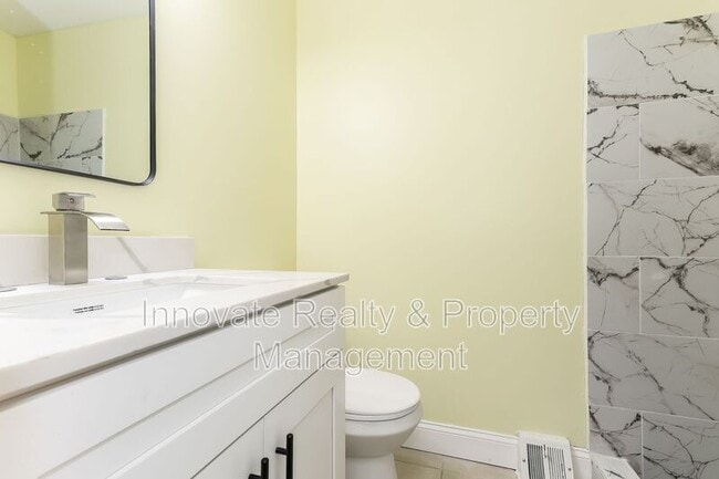 Building Photo - 226 Lockart Terrace