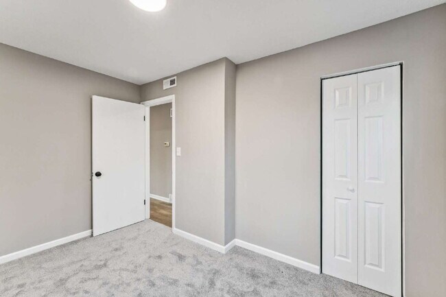 Building Photo - Beautifully renovated 5-bedroom, 2 full bath home ready for move-in!  1st month's rent is FREE!*