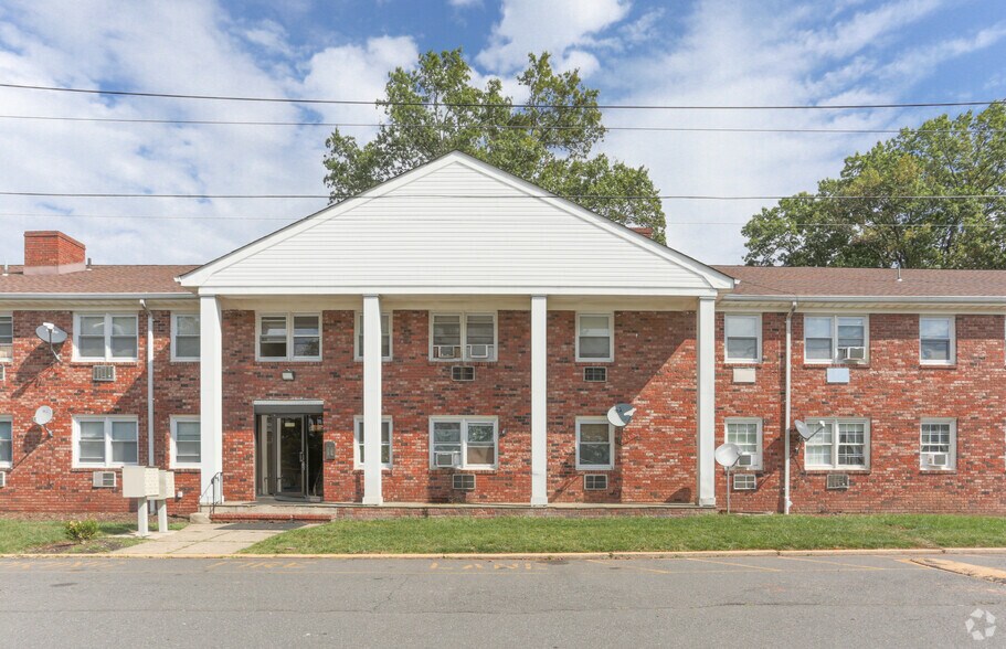 Livingston Gardens 1155 Livingston Ave North Brunswick NJ 08902