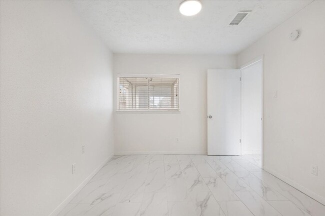 Building Photo - 14818 Gladewick Dr