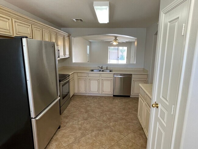 Building Photo - Gilbert 3 Bed and 2 Bath Home