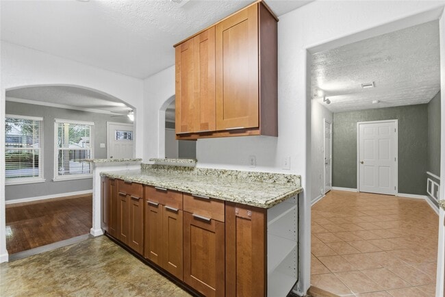 Building Photo - 1814 Chantilly Ln