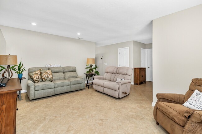 Building Photo - 1115 Sayles Ct