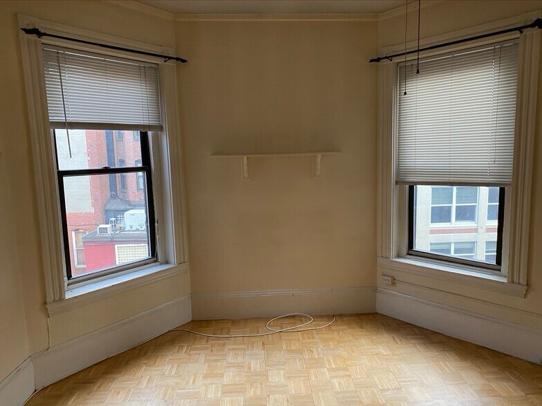 Building Photo - 291 Newbury St