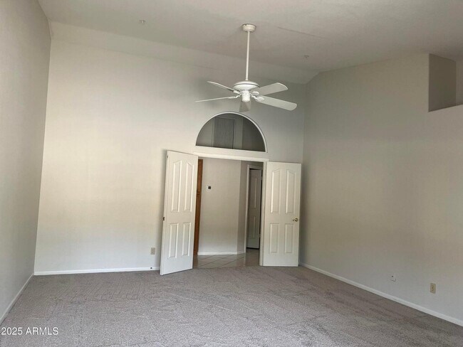 Building Photo - 9440 E Palm Tree Dr