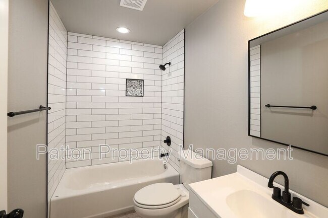Building Photo - 14411 Periwinkle Dr
