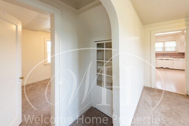 Building Photo - Cozy Home with Storage in Quiet Convenient Location