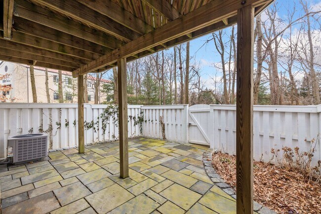 Building Photo - 3 Bedroom 3.5 Bathroom Townhouse// Vienna/...