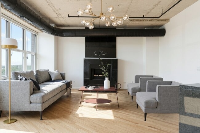 Building Photo - 6 S Laflin St