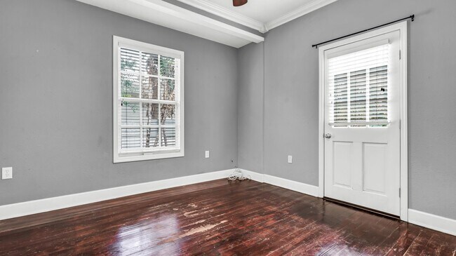 Building Photo - Charming 2BR/2BA with Bonus Room South Tam...