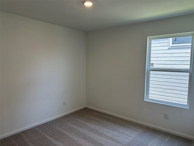 Building Photo - 15131 Willowater Dr