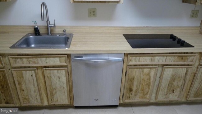 Building Photo - 8350 Greensboro Dr