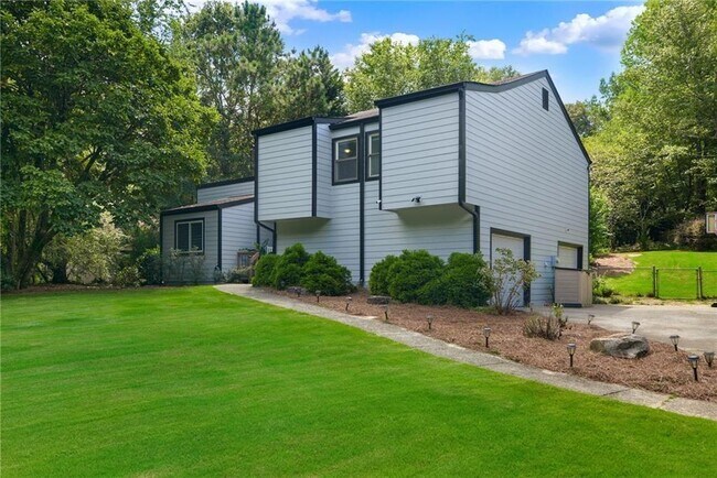 Building Photo - 3195 Creek Dr