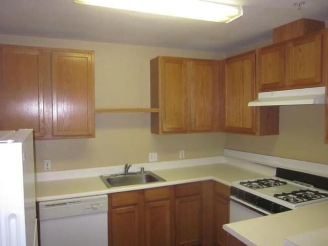 Building Photo - Spacious Condo in a Gated Community in Tracy