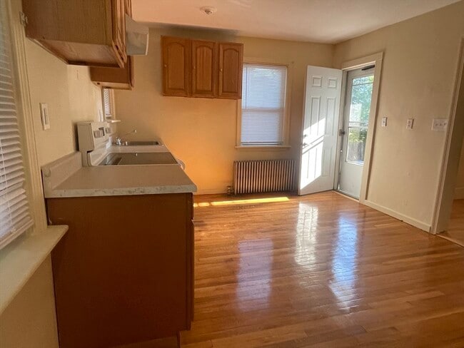 Building Photo - 79A N Warren Ave