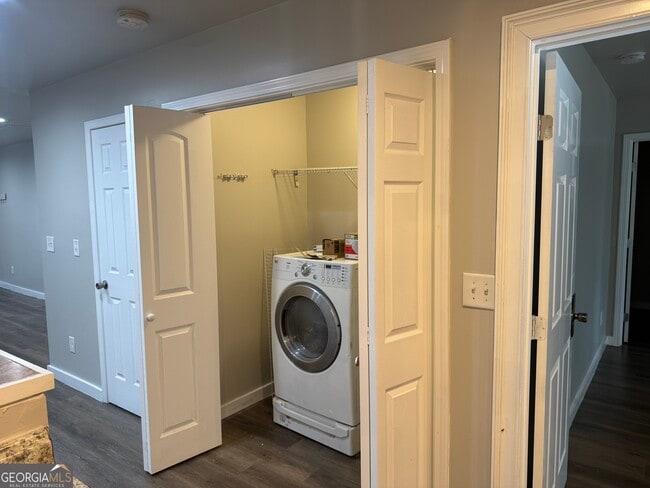 Building Photo - 324 Adams St